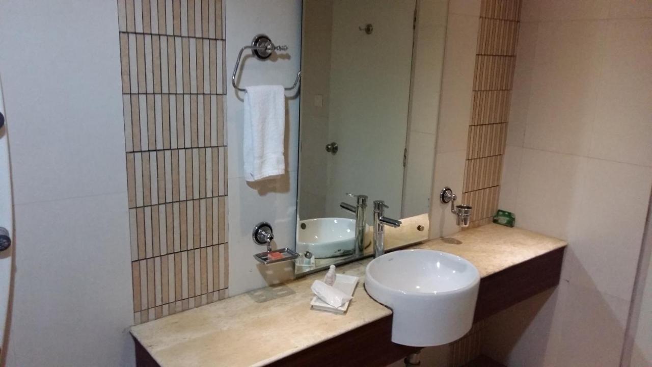 Hotel Le Castle Rudrapur Esterno foto