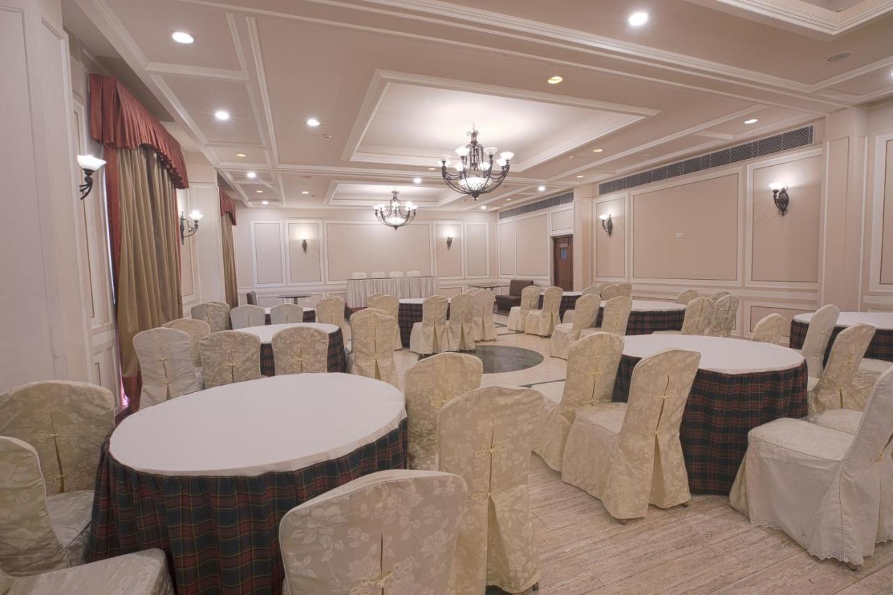 Hotel Le Castle Rudrapur Esterno foto