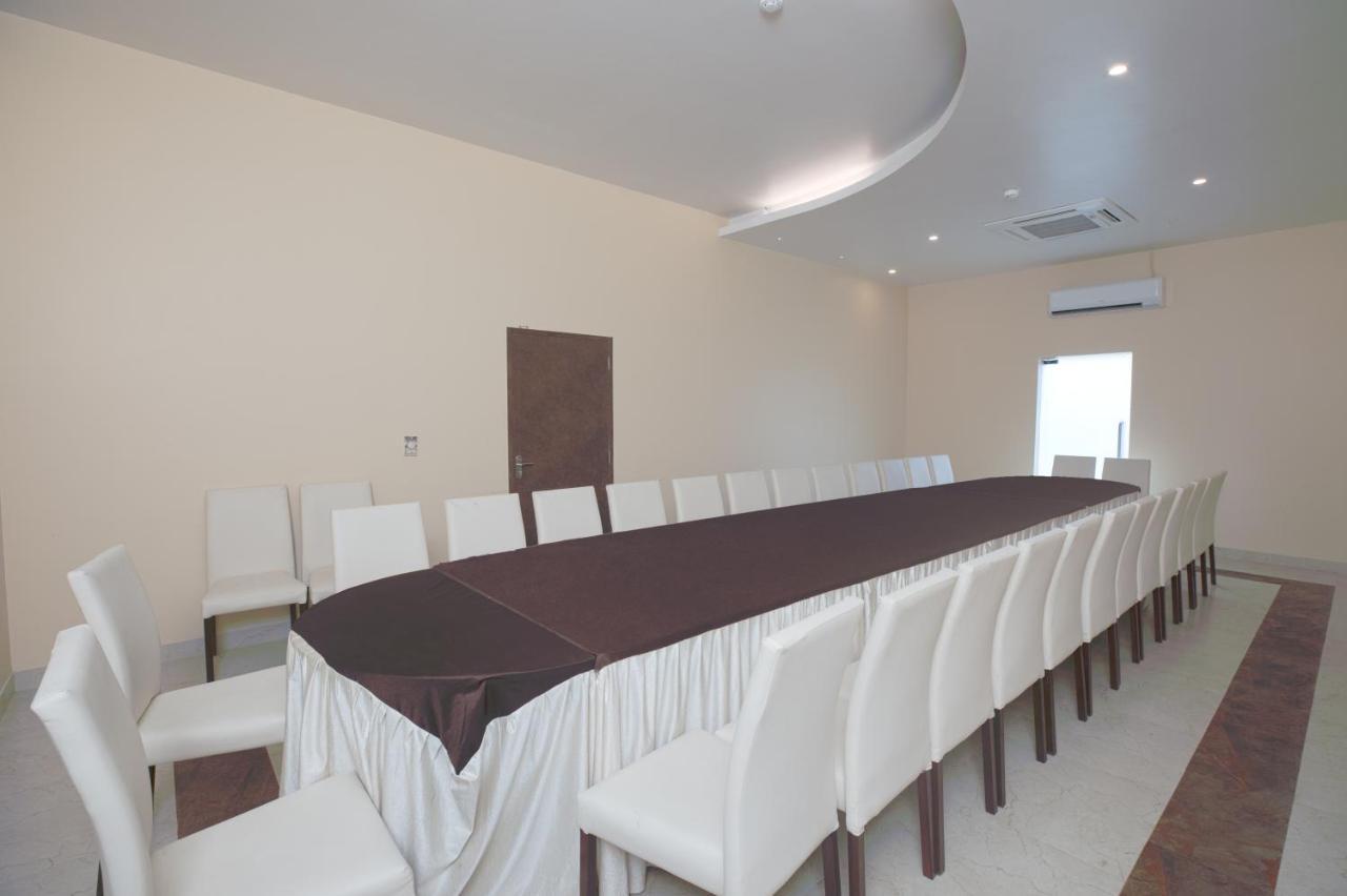 Hotel Le Castle Rudrapur Esterno foto