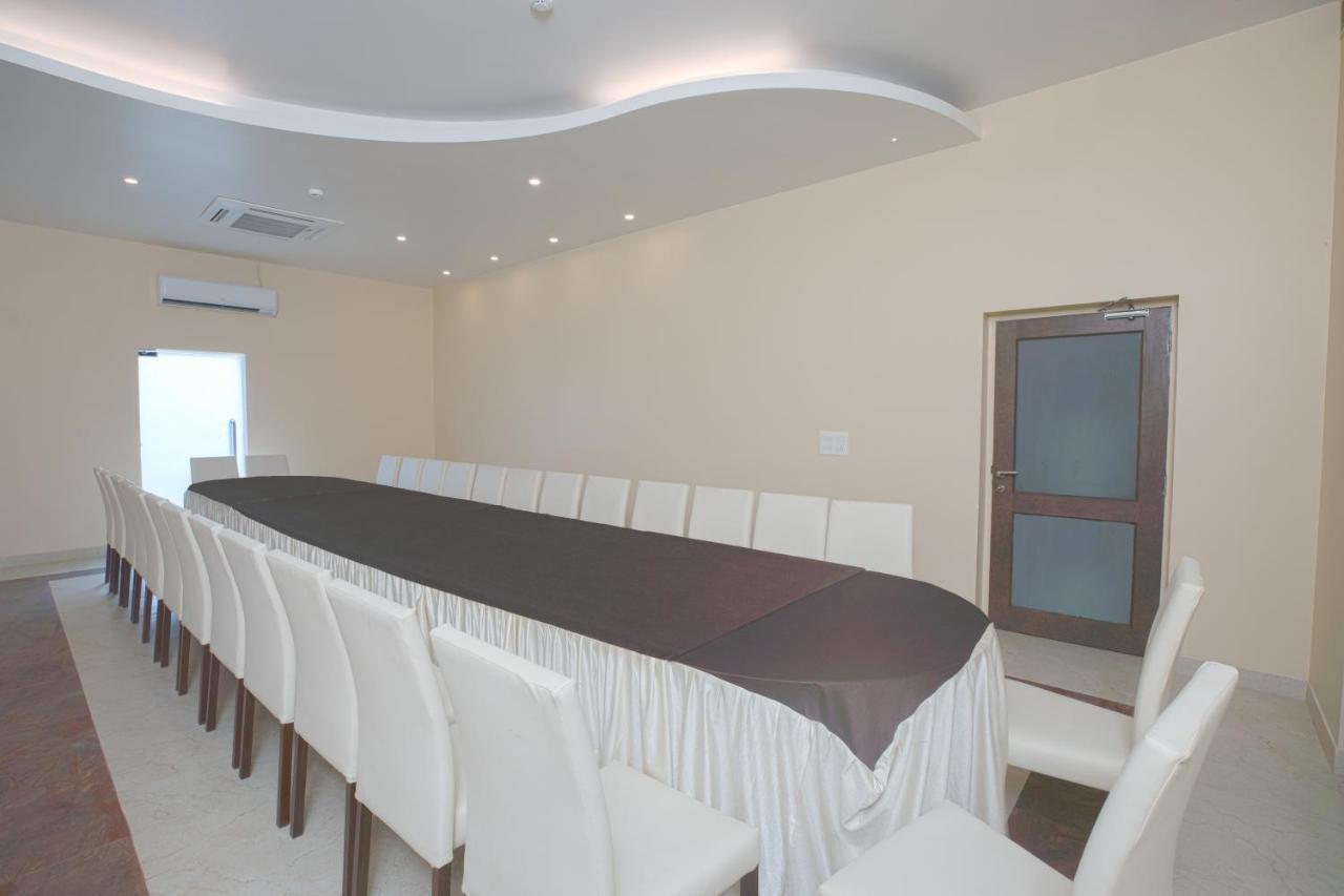 Hotel Le Castle Rudrapur Esterno foto