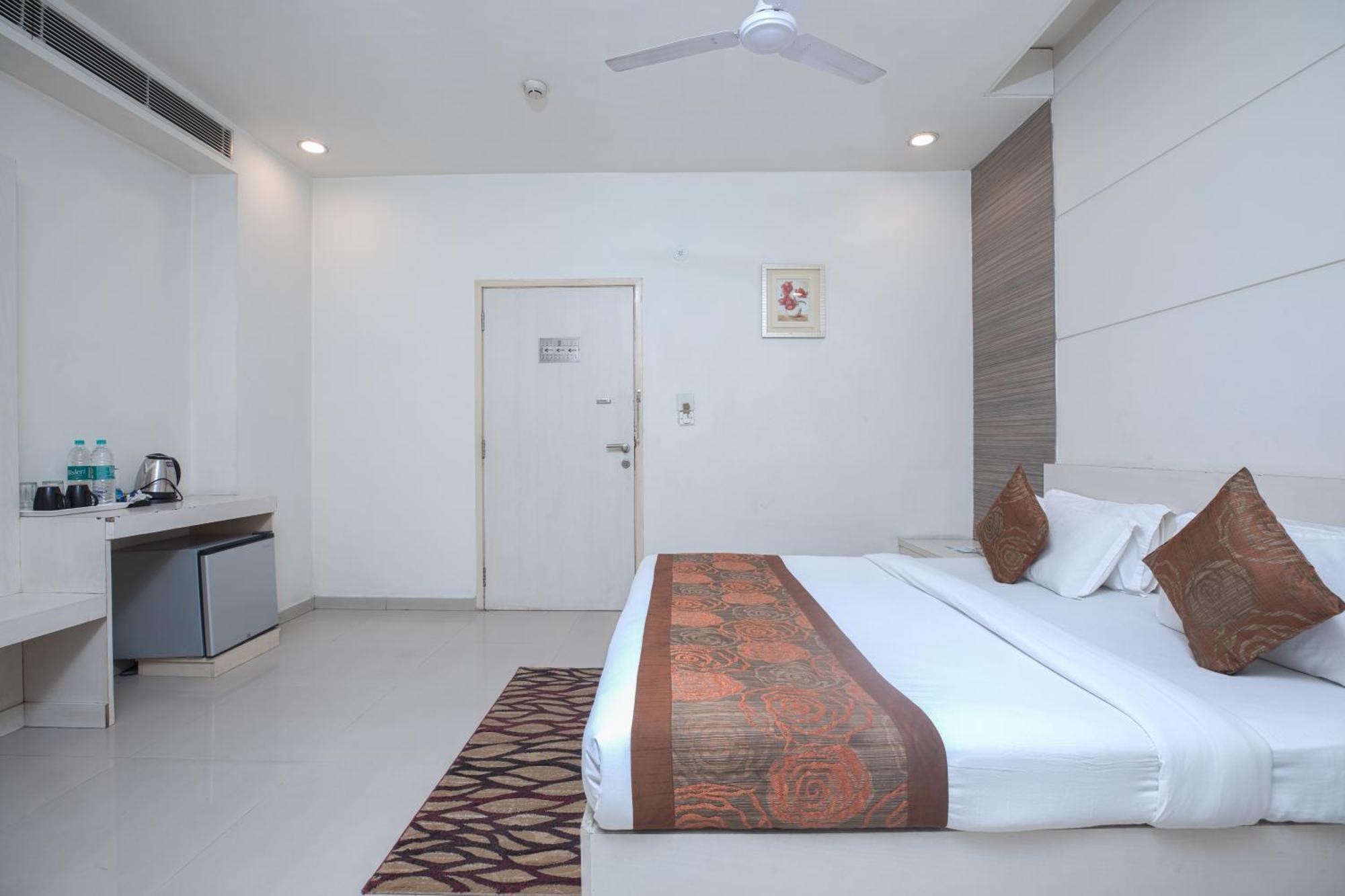 Hotel Le Castle Rudrapur Esterno foto