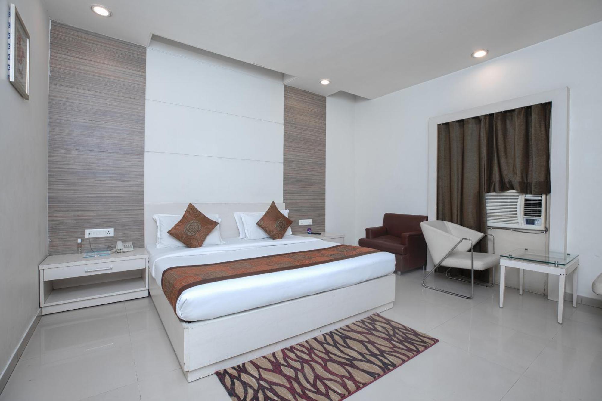 Hotel Le Castle Rudrapur Esterno foto