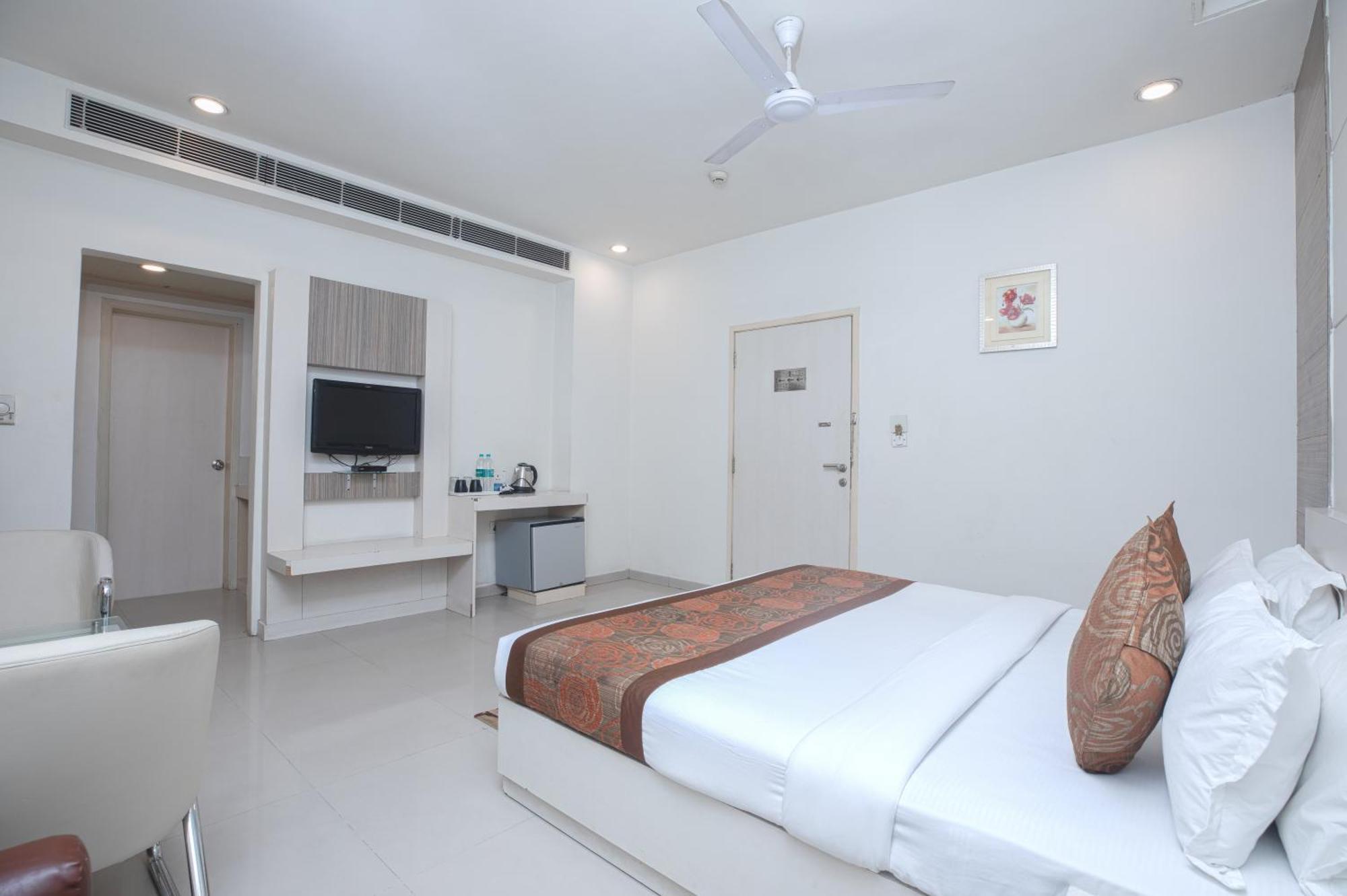 Hotel Le Castle Rudrapur Esterno foto