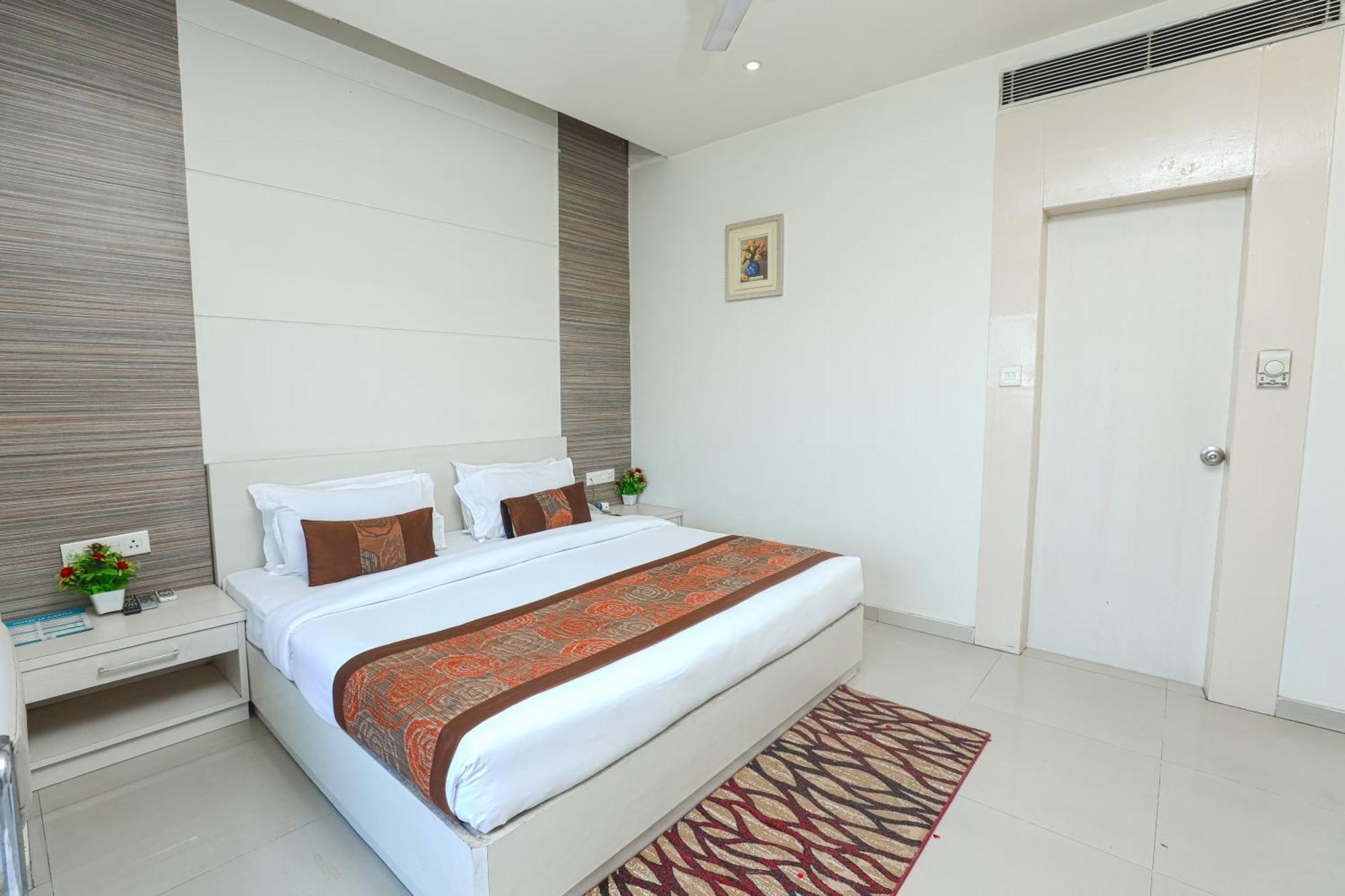 Hotel Le Castle Rudrapur Esterno foto